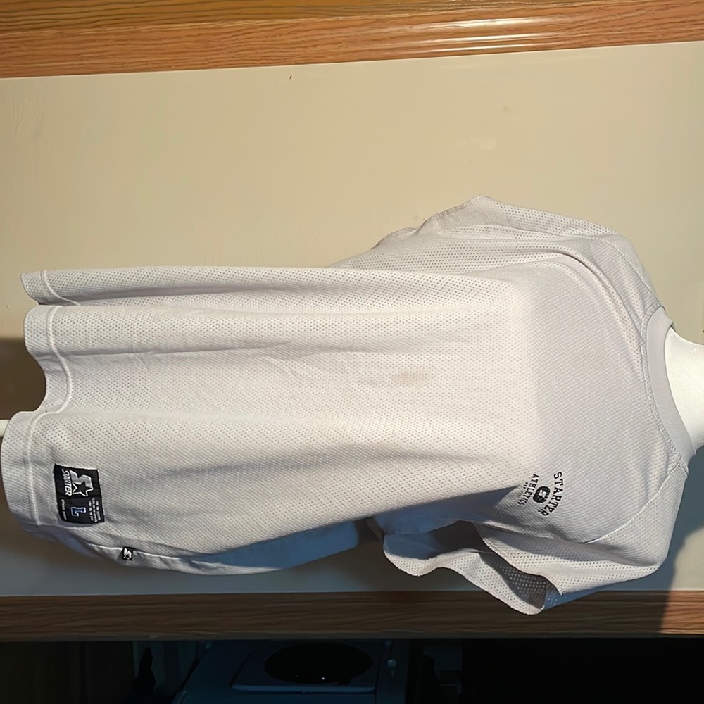 L Starter Athletics shirt